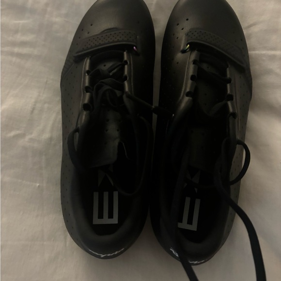 Brand new lightweight cycling shoe (no cleats included) - Picture 5 of 5